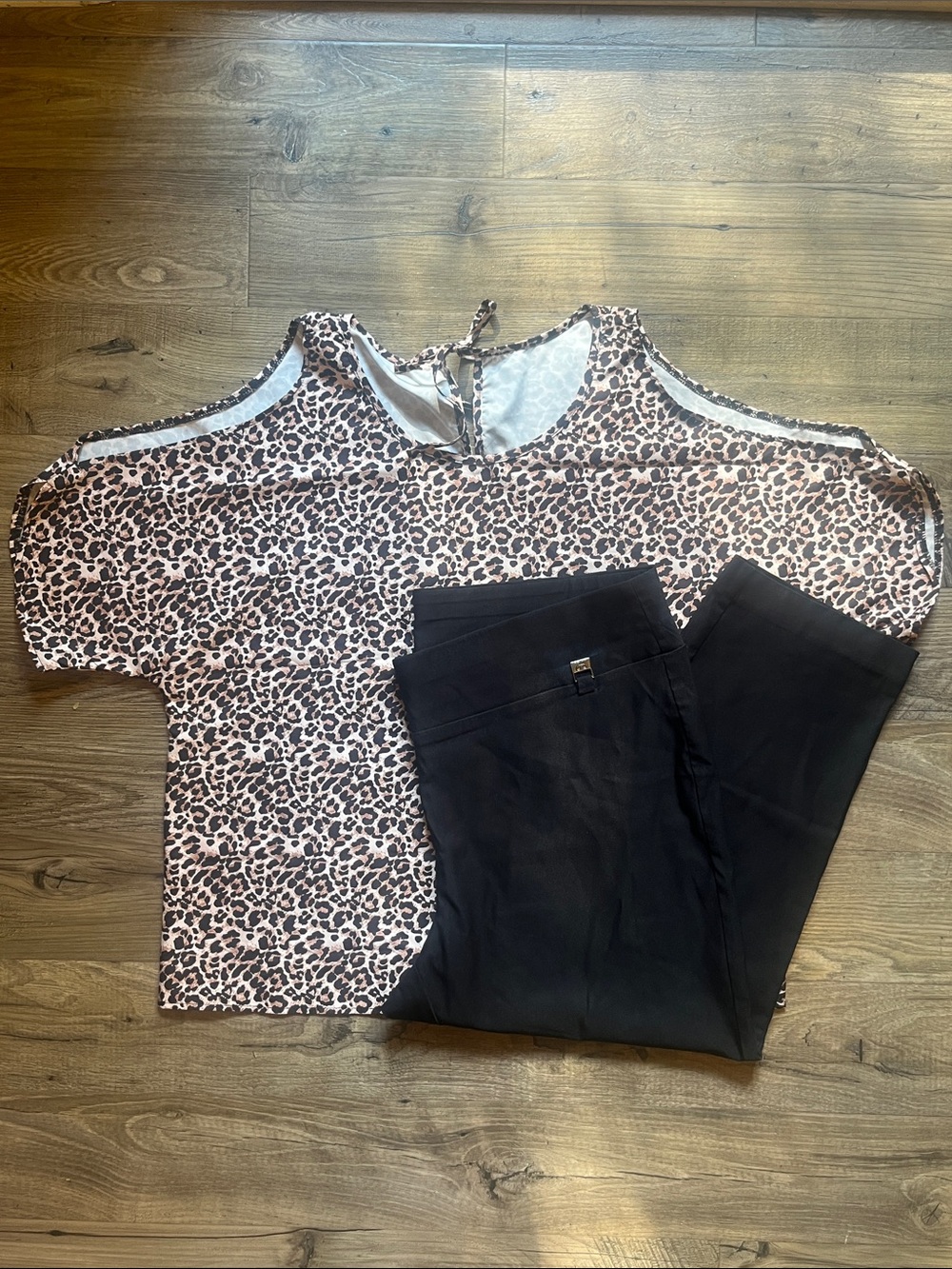 Cold Shoulder Animal Print XL Top with Rafaella Black Capris SZ 18 - 2 Piece Set